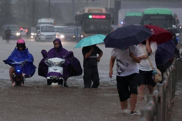<p>Zhengzhou yerel yönetiminden yapılan yazılı açıklamada, "selin kontrol durumunun çok zor olduğu" belirtilerek, felaketin seviyesi "olağanüstü yüksek" olarak tanımlandı.</p>

<p> </p>
