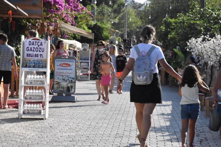 <p>- İlçeye gelmek isteyenlere rezervasyon uyarısı</p>
<p>Datça Kaymakamı Mesut Çoban, AA muhabirine, ülkenin en güzel noktalarından biri olan Datça'nın özellikle deniz turizmi açısından tercih edilen bir destinasyon olduğunu söyledi.</p>