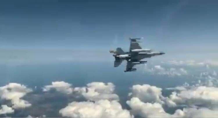 <p>Milli Savunma Bakanlığı, Twitter hesabından "NATO Geliştirilmiş Hava Polisliği görevi için Polonya Malbork Hava Üssü'nde konuşlu iki F-16 uçağımız ilk alarm reaksiyon görevini Baltık Denizi bölgesinde emniyetle icra etti" açıklamasını yaptı.</p>
