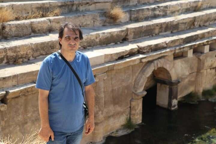 <p>Pamukkale'ye beyazlığını veren termal suyun çıktığı Cehennem Kapısı'ndaki karbondioksit gazı nedeniyle canlıların öldüğünü, bu nedenle antik çağda burada kutsal törenler yapıldığını belirten Daşbacak, şunları söyledi:</p>
