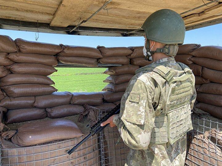 <p>Babasıyla görüşen asker Ferhat Aygör, ailesinin bayramını kutladı.</p>