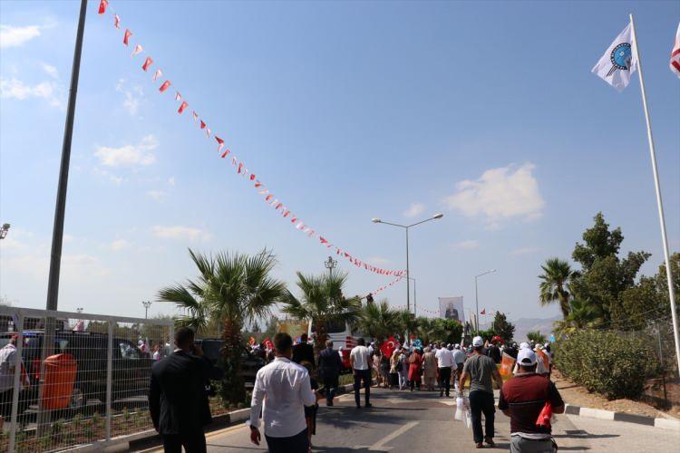 <p>Erdoğan Ercan Havalimanı’nda, Tatar tarafından resmi törenle karşılandı.</p>
