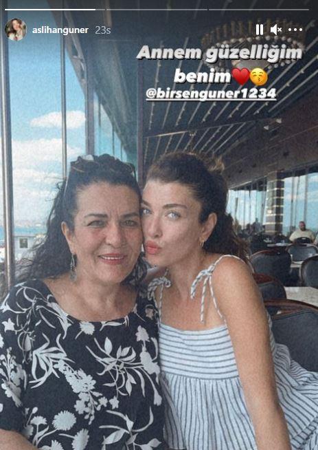 <p><span style="color:#EE82EE"><strong>Hayranları Aslıhan'ın "güzelliğini kimden aldığı belli" tarzında yorumlarda bulundu.</strong></span></p>
