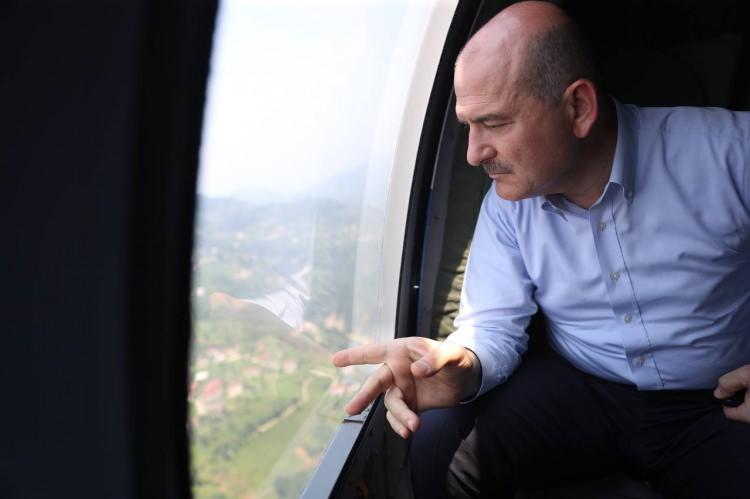<p>Arama kurtarma ekiplerinden bilgi alan Soylu, ardından Muradiye ilçesine geçerek selden etkilenen alanları inceledi.</p>