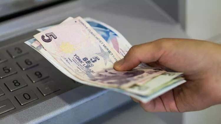 <p>Örneğin 2 aylık deneme süresi içerisinde işten çıkarılanlar, maalesef ihbar tazminatına hak kazanamıyor. Tabii bunların da istisnaları var. Yeni kurulan ve ilk kez işçi çalıştıracak bir işyeri değilse, sigorta girişinin işe başlamadan önce yapılmış olması zorunlu. Yani 1 gün çalışan,<strong> ‘sigortam daha yok, tazminat alamam’ </strong>diye düşünmesin.</p>