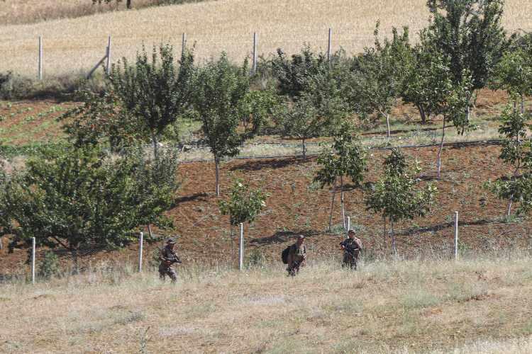 <p>Bunun üzerine polis, jandarma ve AFAD ekipleri, Sirkeli Mahallesi'nde ve kırsal bölgede arama çalışması başlatmıştı.</p>