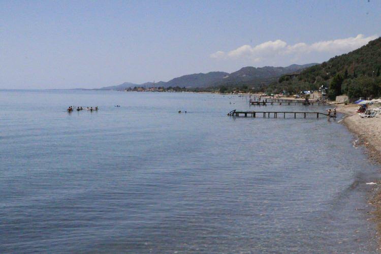 <p>Edirne'den 2 arkadaşıyla tatile gelen Gaye Türk, "Bir otelde kalıp çok para vermek yerine o imkanı doğayla baş başa daha güzel şekilde tatil yapıyoruz. Güzel dostluklar oluyor. 3 gün burada kalıyorsak başka bir gün farklı şehirde tatil yapıyoruz" dedi.<br />
</p>