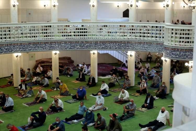 <p>Etiyopya'nın başkenti Addis Ababa'daki Müslümanlar, Kurban bayramı namazını Addis Ababa Stadyumu ve çevresindeki alanda kıldı.</p>

