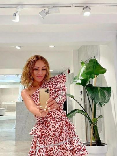 <p><span style="color:#0000FF"><strong>ZİYNET SALİ</strong></span></p>

<p><strong><span style="color:#FF0000">"İyi Bayramlaaaar… Ben bayramlıkkarımı giydim"</span></strong></p>
