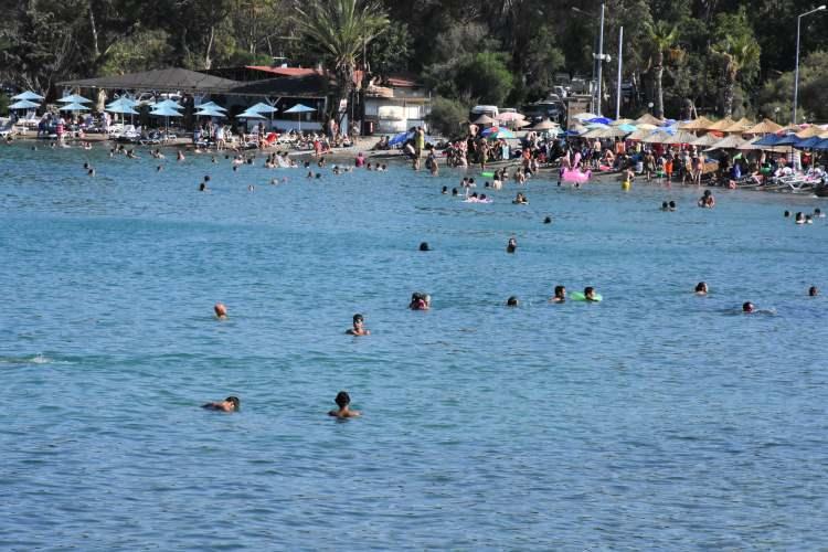 <p>Özellikle akşam saatlerinde çok sayıda turistin gün batımını izlemek için antik kenti ziyaret ettiğine dikkati çeken Doksanaltı, ziyaretçilerin aynı zamanda kentte yeni kazılarla açığa çıkarılan ve restore edilen anıtları da görme imkanı bulduğunu ifade etti.</p>
