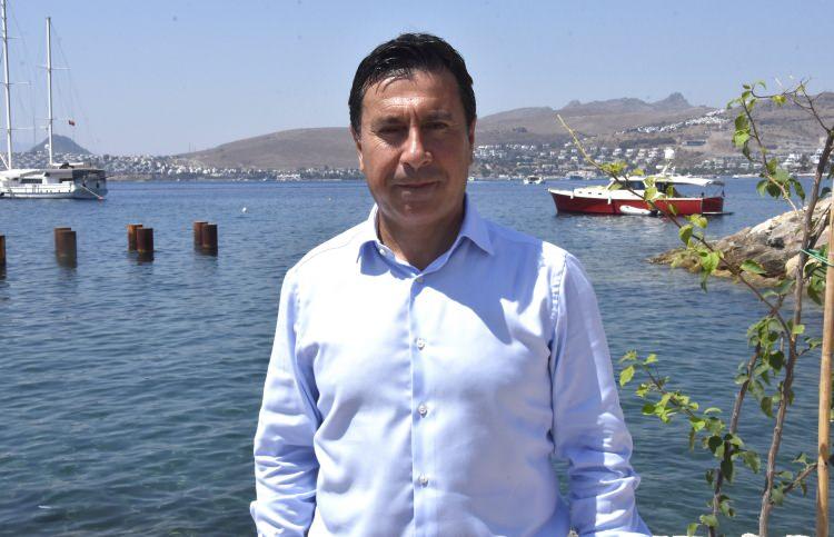 <p>Dalış ekibinin yaptığı deniz dibi temizlik çalışmalarında ilginç malzemelere rastlandığına değinen Aras, "İnanılmaz çeşitli atık çıkıyor. Yaklaşık 14 çeşit atık çıkıyor." dedi.</p>
<p> </p>
