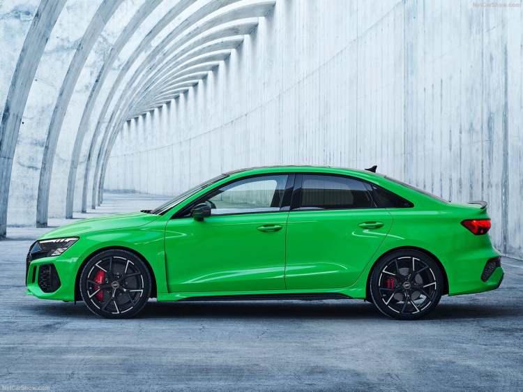 <p>Yeni nesil Audi RS3 Sedan ve Sportback'in Türkiye fiyatlarına ilişkin ilk tahminler geldi.</p>
