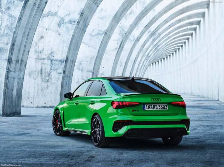 <p><span style="color:#FF8C00"><strong>AVRUPA FİYATI</strong></span><br />
<br />
RS3'ün Avrupa fiyatı, Sportback için 60 bin Euro.</p>
<p>Sedan içinse 62 bin Euro.</p>