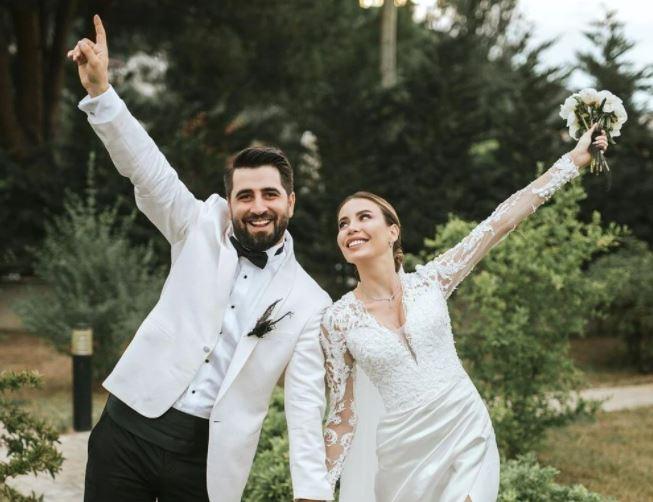 <p>Fenomen Bilal Hancı, sosyal medya hesabında fotoğraflarını paylaşıp <strong>"Lovelandık, evlendik. herkes teşekkürler" </strong>dedi.</p>
