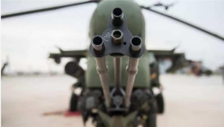 <p><strong>ATAK:</strong> 5 tondu, bu 11.5 ton olacak ve 5 bin beygir motoru bulunacak. ATAK 2, Boeing’in ürettiği ABD helikopterinden daha iyi olacak. Motoru Ukrayna’dan. 30 mm’lik top mermisi bir tankı delebiliyor.</p>
<p> </p>