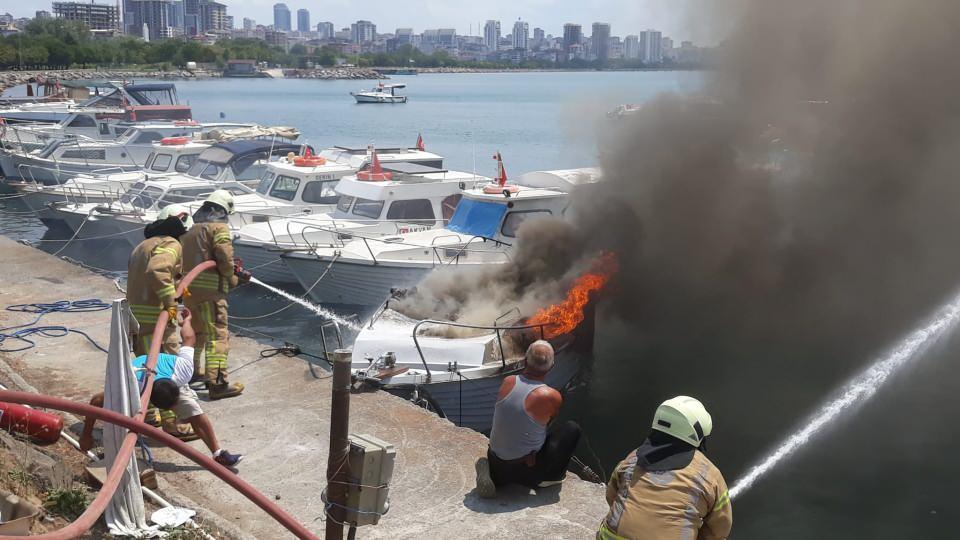 <p>Kartal Dragos sahilde bulunan teknelerde yangın çıktı. Olay yerine çok sayıda itfaiye ekibi sevk edildi.</p>

<p> </p>
