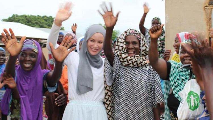 <p><strong>Zeynep Gamze Özçelik, bu sene Kurban Bayramı’ı Afrika’daki Togo halkıyla bir araya geldi. Kimsesizleri sevindiren Özçelik, dernek ile beraber yaptıkları yardımı sosyal medya hesabından şu notla paylaştı:</strong></p>
