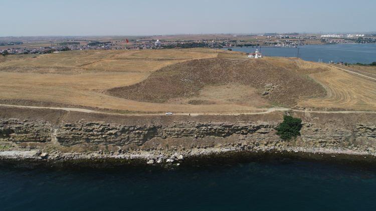 <p>Tekirdağ'ın Marmaraereğlisi ilçesinde geçmişi MÖ 600'lü yıllara dayanan Perinthos Antik Kenti'ndeki tiyatro alanı kazılarla gün yüzünü çıkarılacak.</p>