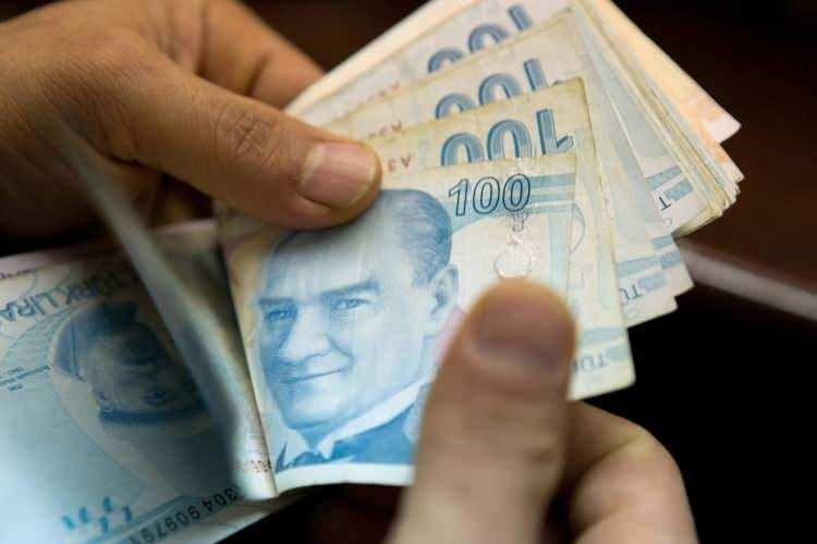 <p>Aralarında taşerondan kadroya geçenlerin de olduğu 700 binden fazla kamu işçisinin sözleşme sürecinin ise bu hafta sonuçlanası beklen</p>
