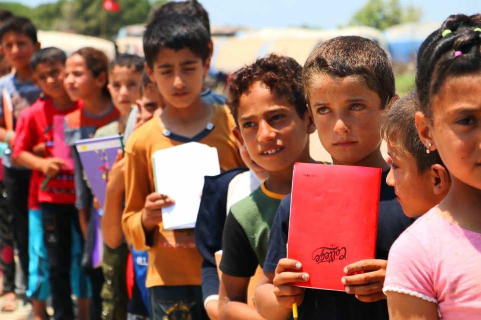 <p><strong>“Devlet bize her konuda yardımcı oluyor”</strong><br />
<br />
Türkiye’de olmaktan mutlu olduğunu belirten Muhemit, çocuklara bir şeyler öğretmekten keyif duyduğunu belirterek, “Çocukların düzenli olarak bir şeyler öğrenmesinden mutlu oluyorum. Çocuklar da mutlu. </p>
