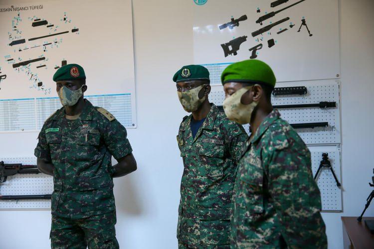 <p>Jandarma Genel Komutanlığı koordinesinde bir süre önce gelen Azerbaycan ve Gambiya'dan 6 asker de Türk komando adaylarıyla, uzman eğitmenlerden fiziki ve askeri yönden üstün standartlara ulaşmaları için özel eğitim aldı.</p>
<p> </p>