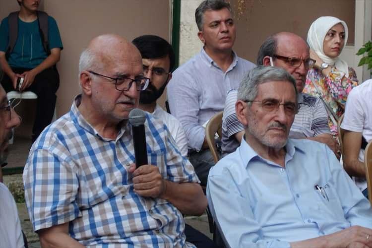 <p>Hamza Türkmen, "Asım ile tanışıklığım onun lise yıllarında Kartal İmam Hatip'e giderken 30 yıl önce Haksöz Dergisi'ni çıkarttığımız yıllarda başladı." dedi. Yaşantısıyla, ortaya koyduğu tavırlarla ve özellikle giyim tarzıyla örnek olduğunu belirten Türkmen, "Bu tavrını her platformda net bir şekilde sergileyen yiğit kardeşlerimizdendi. Onun örnekliğinin ve hak üzerinde olduğu değerlerin ondan sonrakilere, gençlere de örnek olmasını temenni ediyorum." ifadesini kullandı.</p>