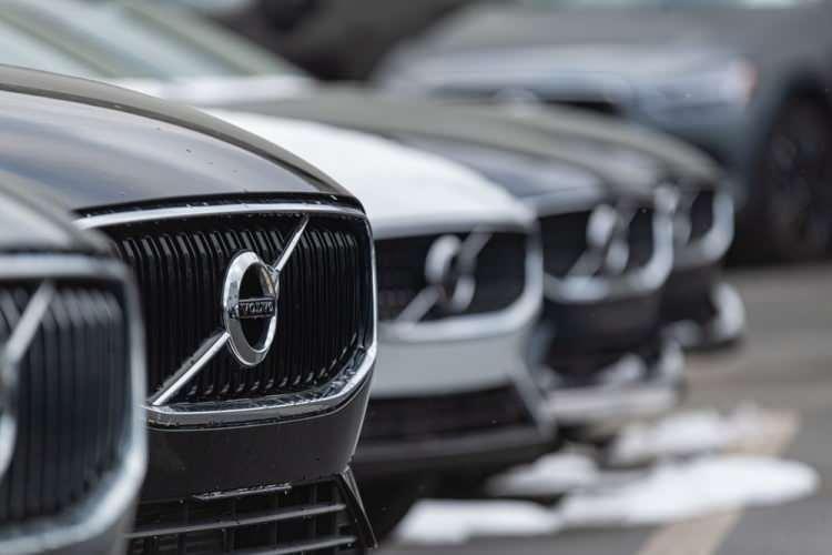 <p><strong>VOLVO</strong></p>

<p>İsveçli otomobil şirketi Volvo, hızla büyüyen elektrikli otomobil pazarına odaklanacağını ve fosil yakıtlı motorlar üretmeyi aşamalı olarak durduracağını belirterek, 2030 yılına kadar şirketin tüm otomobillerinin elektrikli olacağını açıkladı.</p>
