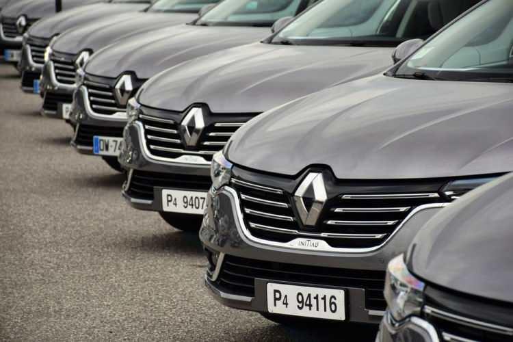 <p><strong>RENAULT</strong></p>

<p>Renault Grubu, 2025 yılında yüzde 65’in üzerinde elektrikli ve elektrik destekli araç, 2030’da ise yüzde 90’a varan elektrikli araç filosu sunmayı hedeflediğini açıkladı.</p>
