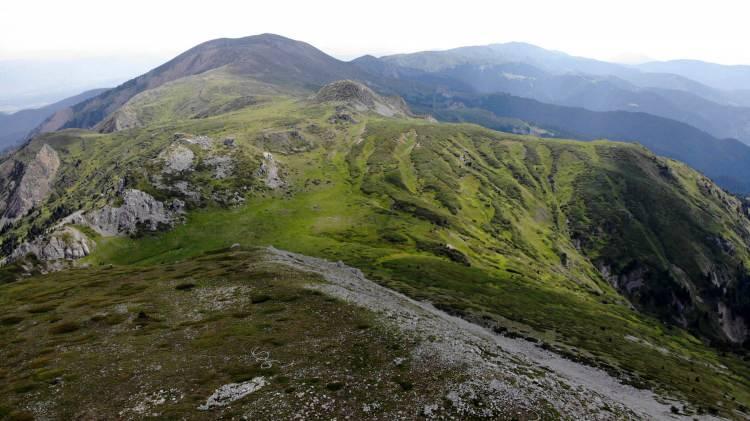 <p>Bölgenin ziyaretçilerine çok sayıda olanak sunduğunu vurgulayan Keleş, "Ilgaz Dağı'nda sadece ayak izimizi bırakmak şartıyla her türlü endemik bitkiyi ve şanslıysanız yaban hayatından örnekleri görebilirsiniz.</p>
