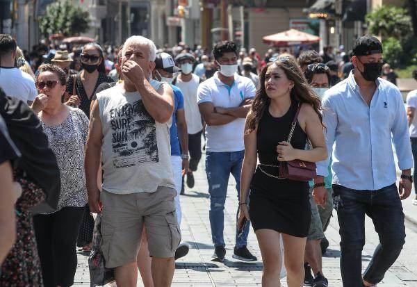 <p>Sosyal mesafe ve maske kuralına uyan yok denecek kadar azdı.</p>
<p> </p>