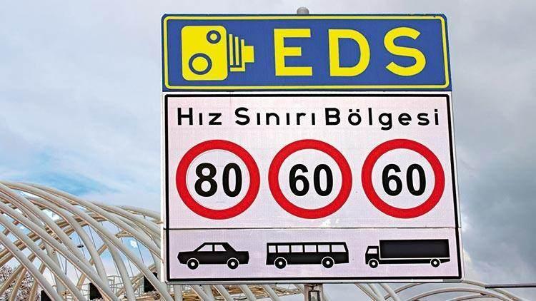 <p>Hız sınırının yüzde 10 ila yüzde 30 aşılmasının cezası 314 TL ve 10 ceza puanı. Hız sınırının yüzde 30 ila yüzde 50 aşılmasının cezası 652 TL ve 15 ceza puanı. Hız sınırının yüzde 50’nin üzerinde aşılmasının cezası ise 1.340 TL ve 15 ceza puanı.</p>
