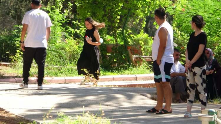 <p>Bazı adayların ise sınava yetişmek için koştuğu görüldü. Bir kadın aday ise sınav salonuna trafik polisi tarafından yetiştirildi.</p>