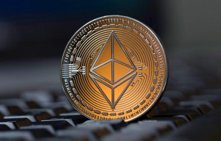 <p>Ethereum'un fiyatı son 24 saat içinde yüzde 8,8 yükselirken bu para biriminde bir hafta içindeki değer artışı yüzde 20'yi buldu. Dogecoin ise 15'in üzerindeki artış ile dikkat çekti.</p>