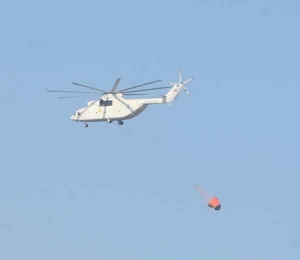 <p>Havadan ve karadan devam eden söndürme çalışmalarında, Kıyı Emniyeti Genel Müdürlüğü'ne ait 2 römorkörle Muğla ve İzmir'den getirilen 6 TOMA ile de kıyıdan su sıkılarak müdahalede bulundu.</p>