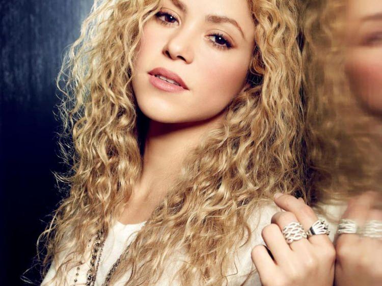 <p><span style="color:#EE82EE"><strong>Evraklardaki eksiklik ve düzensizlikleri fark eden yetkililer Shakira'nın bilerek yaptığını iddia ederek dava açtı. </strong></span></p>
