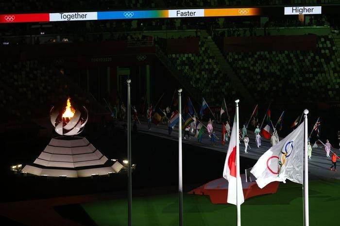 <p>Pandemi nedeniyle seyircisiz oynanan ve 23 Temmuz’da başlayan 2020 Tokyo Olimpiyat Oyunları, düzenlenen kapanış töreniyle sona erdi.</p>
