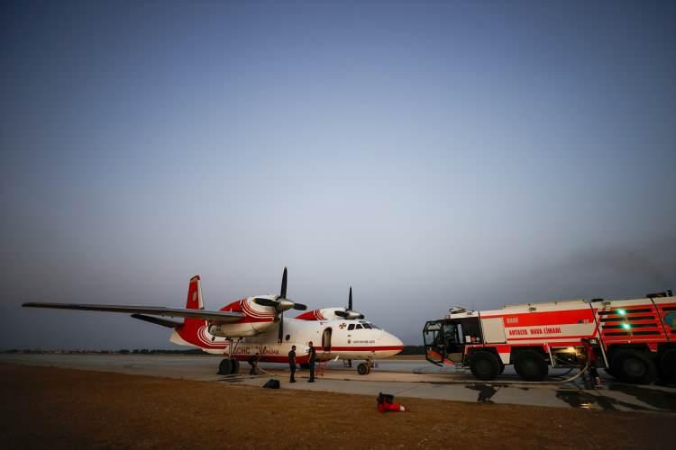 <p>Antalya ve Muğla'daki orman yangınlarıyla mücadeleye, uçaklar da önemli katkı sağlıyor.</p>

<p> </p>
