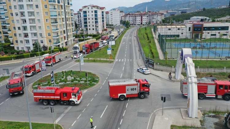 <p>Ekşi, "Azerbaycanlı kardeşlerimizi karşılamaya geldim. Çok gurur duydum. Var olsun Azerbaycan halkı. İki devlet, tek millet anlayışıyla Azerbaycan halkına teşekkür ediyorum." ifadelerini kullandı.<br />
<br />
 </p>
