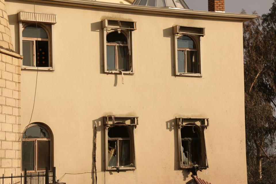 <p>Yangından en fazla etkilenen mahalle olan Kalemler Mahallesi’nde yaklaşık 65 ev yanarak küle döndü. </p>
