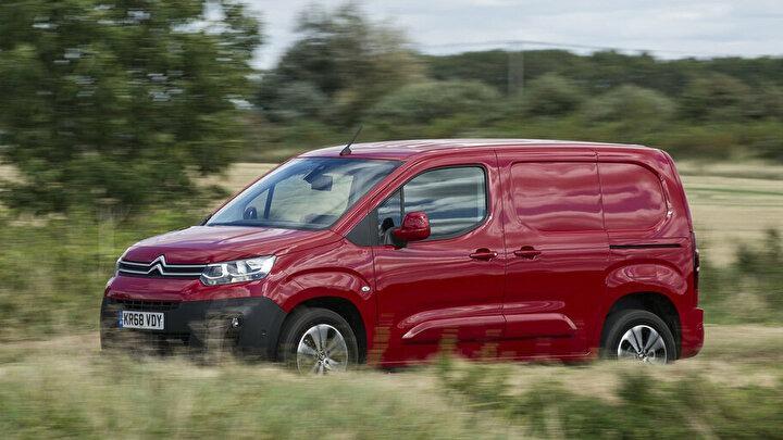 <p>2021 model Citroen Berlingo Van araç için müşterilere firma tarafından 12 ay vadeli ve sıfır faizli 55 Bin TL kredi veriliyor. Citroen'in Jumper model aracı 12 ay vadeli ve sıfır faizli olarak verilen 90 Bin TL'lik kredi ile satılıyor. Stoklarla sınırlı olan bu otomobil kampanyasının 31 Ağustos 2021 tarihine kadar devam edeceği açıklandı.</p>
