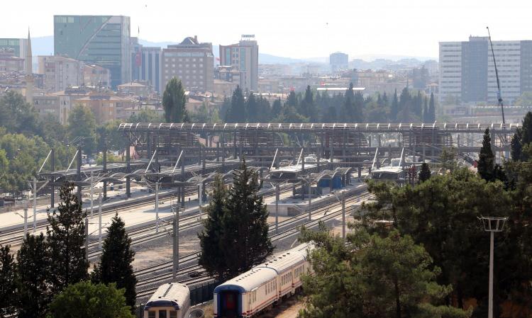 <p>Güneydoğu Anadolu Bölgesi'nin lokomotif kentlerinden Gaziantep'in kent içi ulaşımındaki sorun ve sıkıntıları GAZİRAY Banliyö Projesi ile sona erecek.</p>
<p> </p>