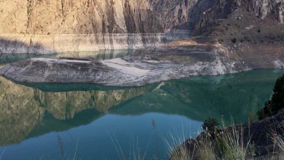 <p>410 kilometresi Türkiye sınırlarında, 21 kilometresi ise Gürcistan sınırlarında yer alan 431 kilometre uzunluğundaki Çoruh Nehri üzerine kurulan barajlarda doluluk oranları azaldı. Borçka Barajı yüzde 56, Muratlı Barajı yüzde 27 ve Deriner Barajı yüzde 5 doluluk oranı ölçüldü.  </p>

<p> </p>
