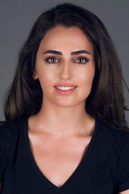 <p><span style="color:#EE82EE"><strong>1994 yılında İstanbul'da doğan oyuncu Selin Gen&ccedil;, aslen Adanalıdır.&nbsp;</strong></span></p>
