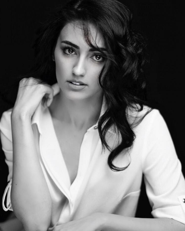 <p><span style="color:#EE82EE"><strong>&Ccedil;ocukluk yaştan itibaren oyunculuğa merak salan Gen&ccedil;,&nbsp;İstanbul Işık &Uuml;niversitesi End&uuml;stri M&uuml;hendisliği B&ouml;l&uuml;m&uuml;n&uuml; okudu. Mezun olmasında rağmen burada ilerlemeyen Gen&ccedil;, &uuml;niversite yıllarında Vahide Per&ccedil;in ile tanıştı.</strong></span></p>
