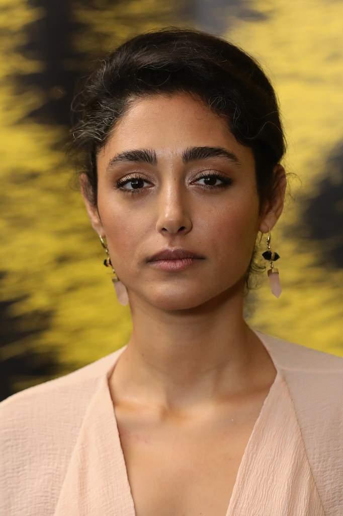 <p><span style="color:#EE82EE"><strong>G&uuml;lşifte Ferahani Tahran doğumlu bir oyuncudur. Two Friends, Karayip Korsanları Salazar'da yer aldı.&nbsp;</strong></span></p>
