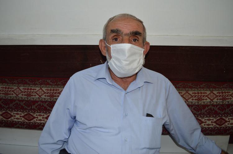 <p>Fabrikadan buz getiriyor, millet buza ayaklarını koyup serinliyor. Biz de bu işlerden faydalanıyoruz. Kahvecimize çok çok teşekkür ederim"diye konuştu.</p>
