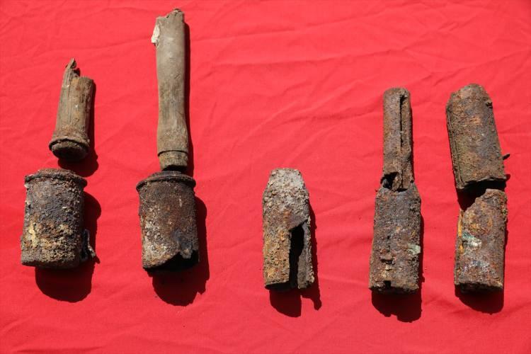 <p> "Diyarbakır'ın kalbi" olarak nitelendirilen tarihi Sur ilçesinde yer alan Amida Höyük'teki arkeolojik kazı çalışmalarında 1. Dünya Savaşı'ndan kalma 782 el bombası bulundu.</p>

<p> </p>
