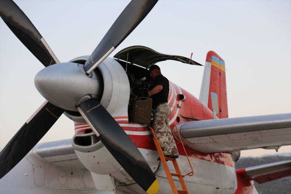 <p><strong>- "Türk halkına yardım etmek için buradayız"</strong></p>
<p>Uçaklarla gelen pilotlardan Kostiantyn Kolomin, AA muhabirine, Türkiye'nin coğrafyasıyla çok güzel bir ülke olduğunu söyledi.</p>
<p> </p>
