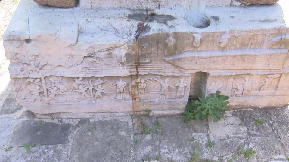 <p>Anıtı bu hale getirene ceza vermekten ziyade, anıtın gerçek kıymeti anlatılmalı" ifadelerini kullandı.</p>