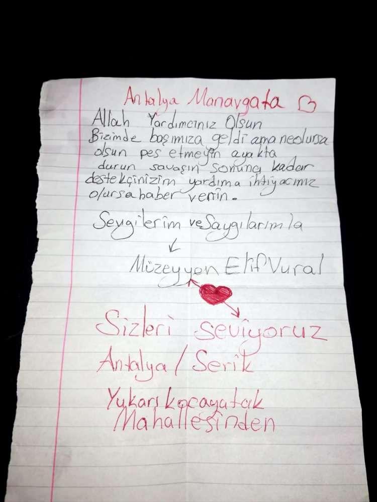 <p>Atatürk Kültür Merkezi'nde toplanan yardım kolilerinin içinden vatandaşların yanı sıra çocukların da notları çıktı. Çocuklar harçlıklarını, yangından zarar gören vatandaşlarla paylaştı.</p>
